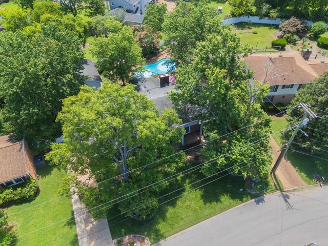 132 Clearlake Dr, E, Nashville, TN 37217