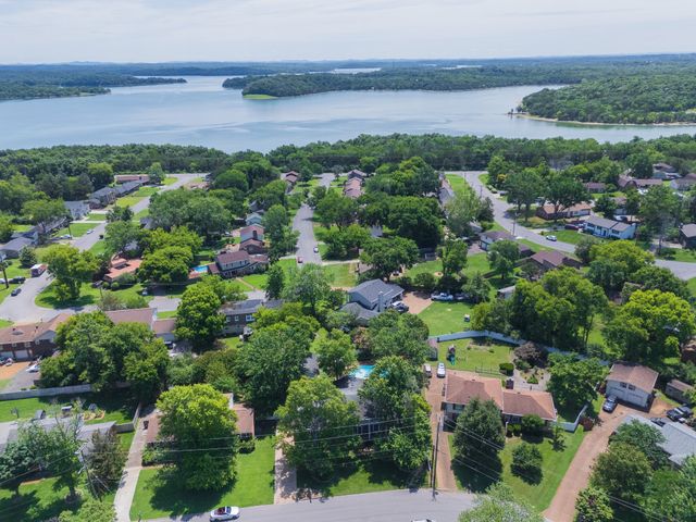 132 Clearlake Dr, E, Nashville, TN 37217