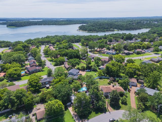 132 Clearlake Dr, E, Nashville, TN 37217