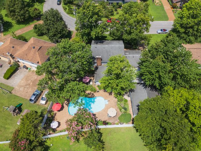 132 Clearlake Dr, E, Nashville, TN 37217