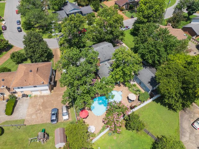 132 Clearlake Dr, E, Nashville, TN 37217
