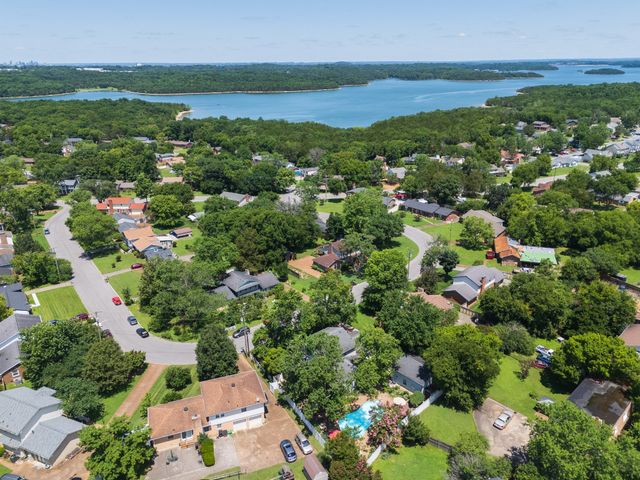 132 Clearlake Dr, E, Nashville, TN 37217