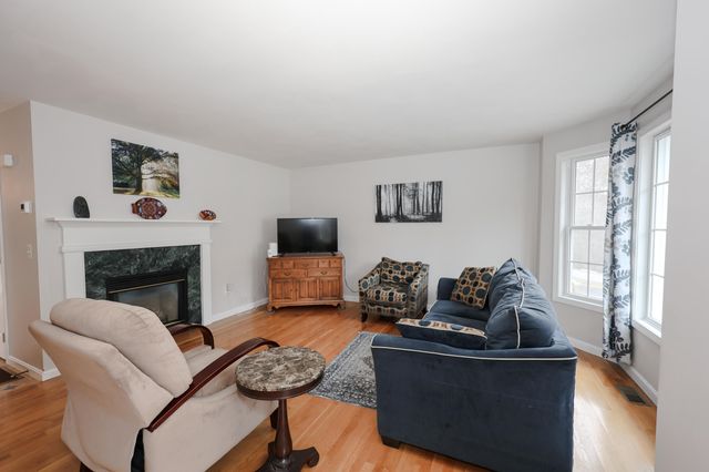 7 Mulberry Lane, Amherst, NH 03031