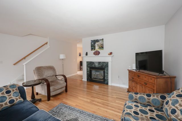 7 Mulberry Lane, Amherst, NH 03031