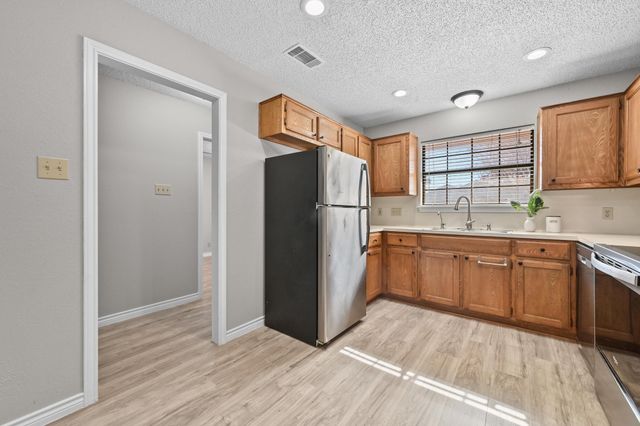 408 Village LN, Buda, TX 78610