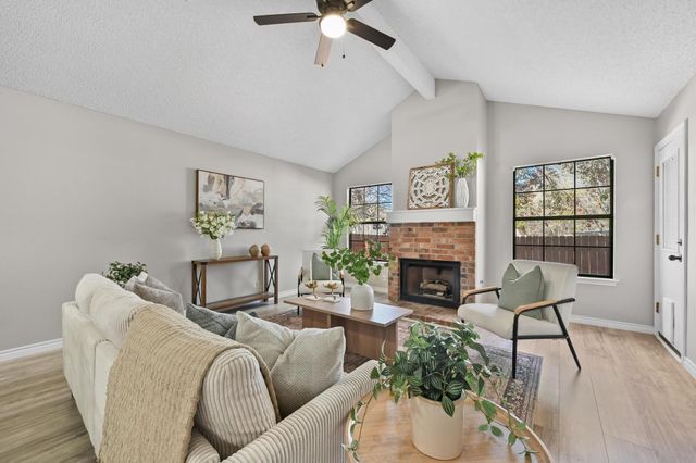 408 Village LN, Buda, TX 78610