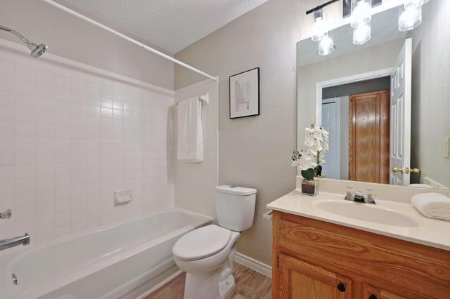 408 Village LN, Buda, TX 78610