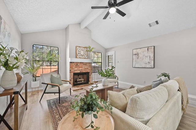 408 Village LN, Buda, TX 78610