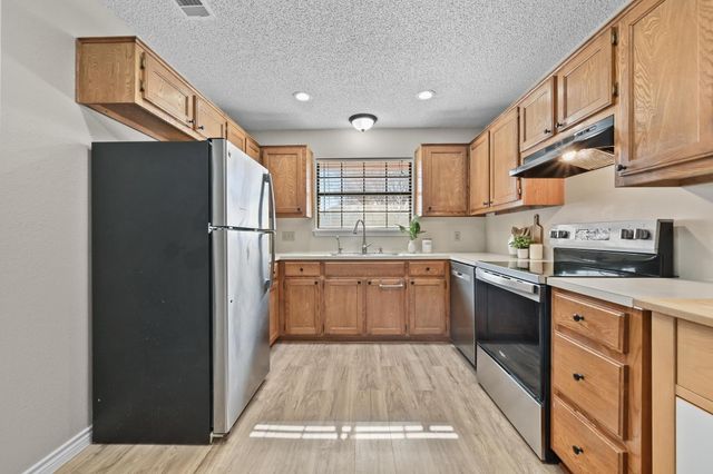 408 Village LN, Buda, TX 78610