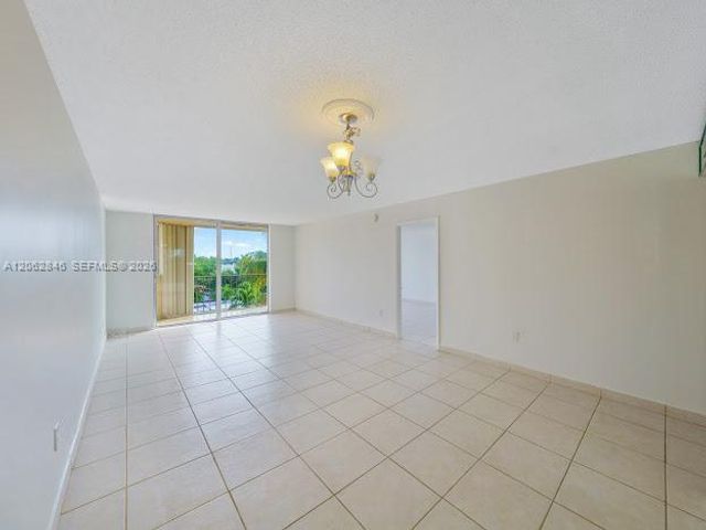 7921 Byron Avenue 404, Miami Beach, FL 33141