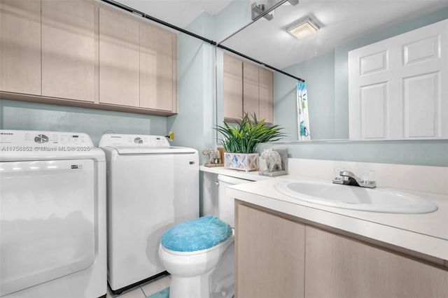 1947 Stratford Way, West Palm Beach, FL 33409