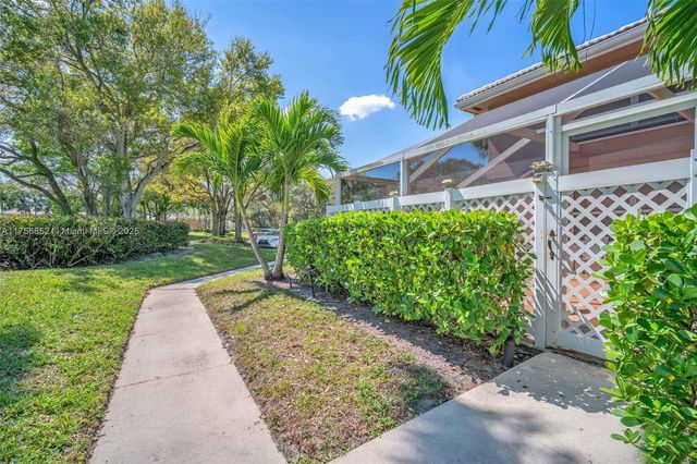 1947 Stratford Way, West Palm Beach, FL 33409