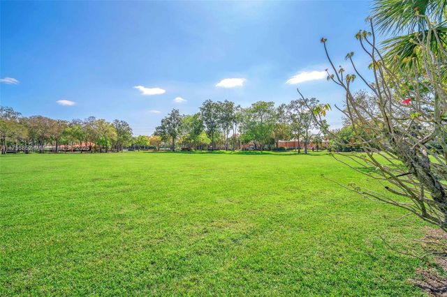 1947 Stratford Way, West Palm Beach, FL 33409