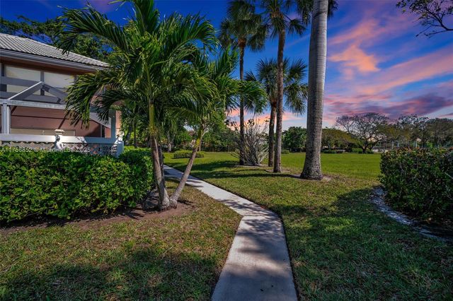 1947 Stratford Way, West Palm Beach, FL 33409