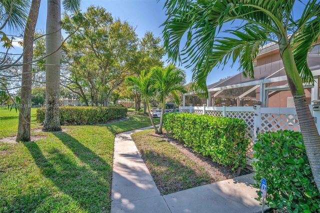 1947 Stratford Way, West Palm Beach, FL 33409