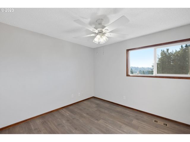 20990 Se HIGHWAY 212, Damascus, OR 97089