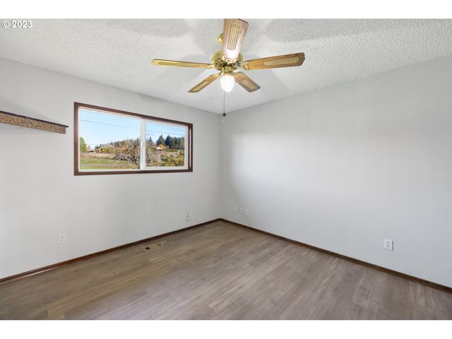 20990 Se HIGHWAY 212, Damascus, OR 97089