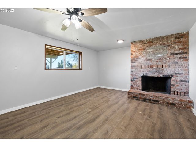 20990 Se HIGHWAY 212, Damascus, OR 97089