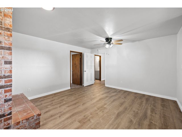 20990 Se HIGHWAY 212, Damascus, OR 97089