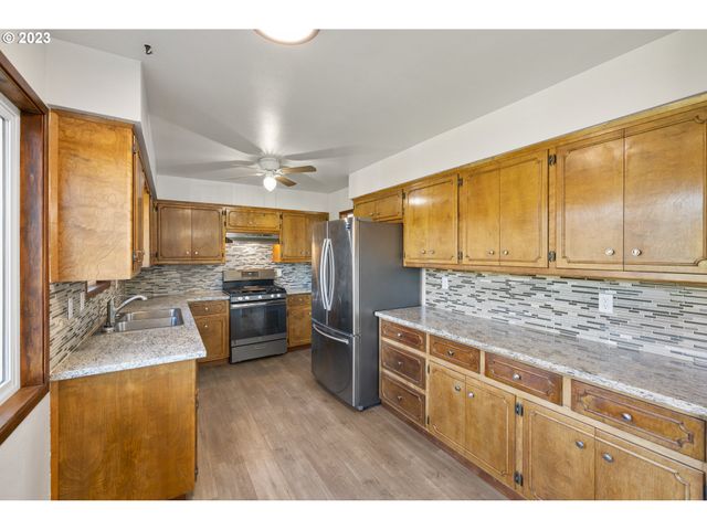 20990 Se HIGHWAY 212, Damascus, OR 97089