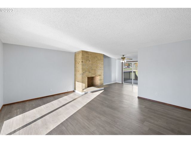 20990 Se HIGHWAY 212, Damascus, OR 97089