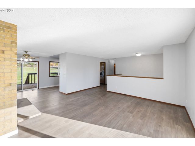 20990 Se HIGHWAY 212, Damascus, OR 97089
