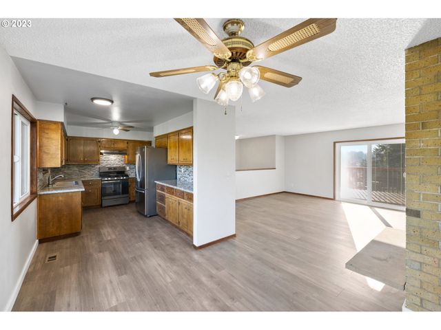 20990 Se HIGHWAY 212, Damascus, OR 97089