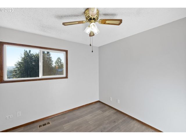 20990 Se HIGHWAY 212, Damascus, OR 97089