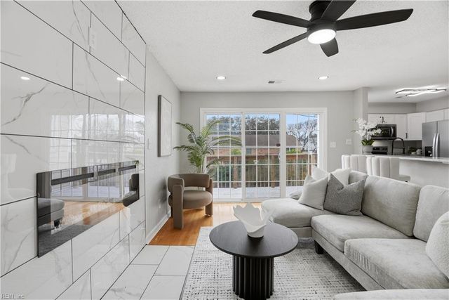 1634 E Ocean View Ave Apt 2E, Norfolk, VA 23503