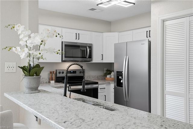 1634 E Ocean View Ave Apt 2E, Norfolk, VA 23503