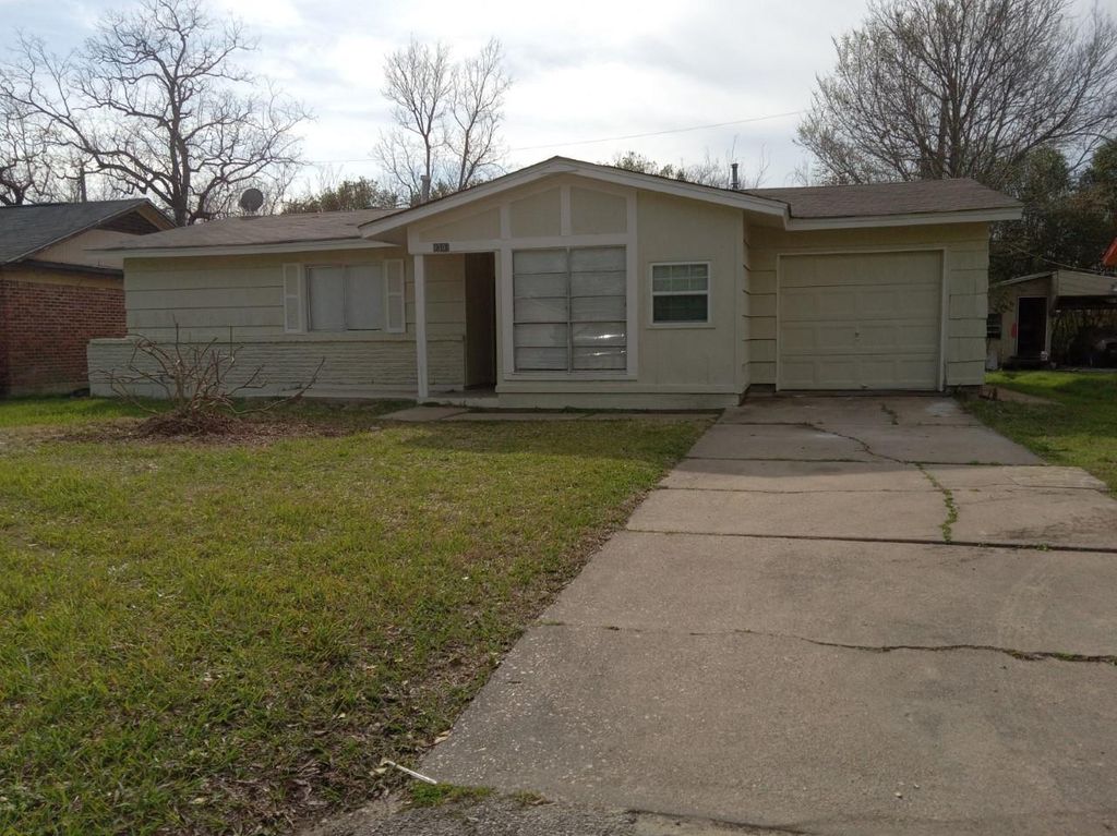 9306 St Lo Road, Houston, TX 77033