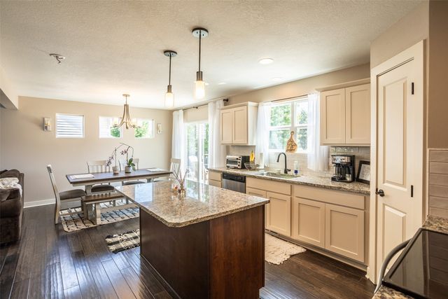 4705 E Merced Street, Des Moines, IA 50317