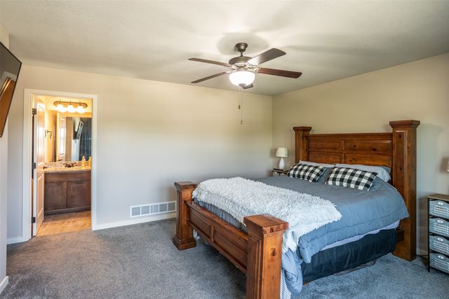 4705 E Merced Street, Des Moines, IA 50317