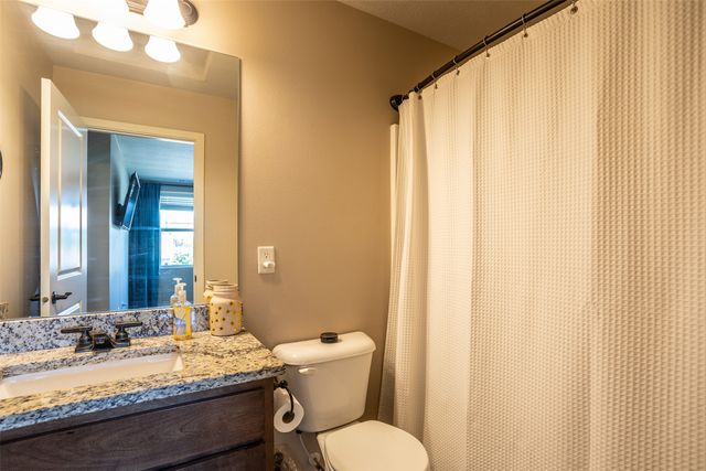 4705 E Merced Street, Des Moines, IA 50317