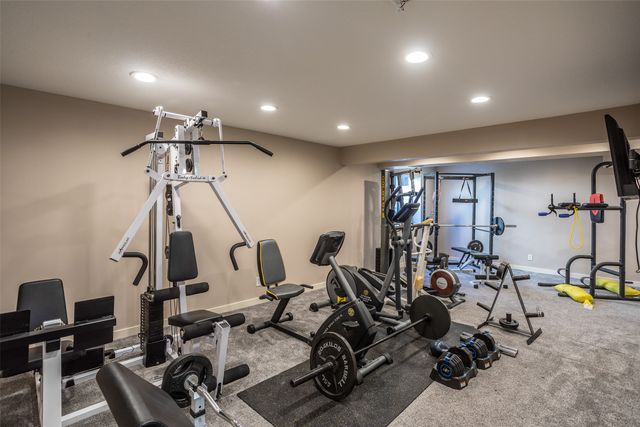 4705 E Merced Street, Des Moines, IA 50317