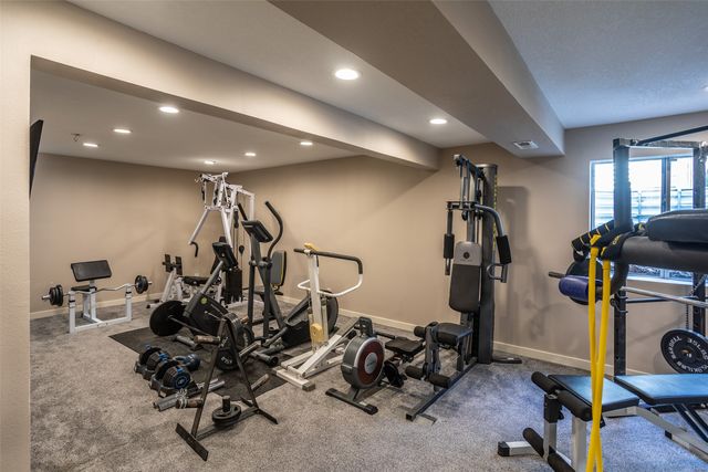 4705 E Merced Street, Des Moines, IA 50317