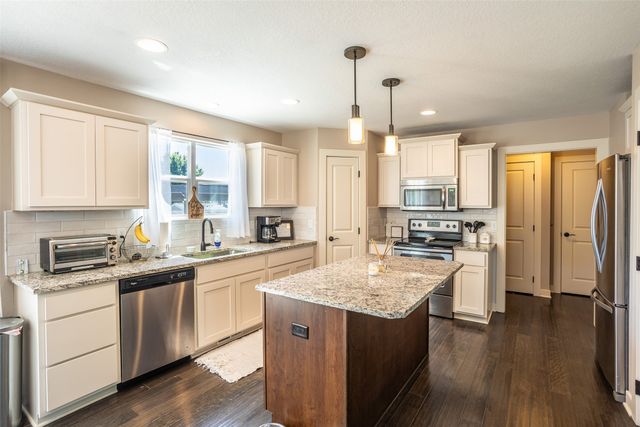 4705 E Merced Street, Des Moines, IA 50317