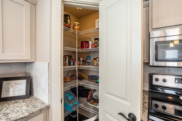 4705 E Merced Street, Des Moines, IA 50317