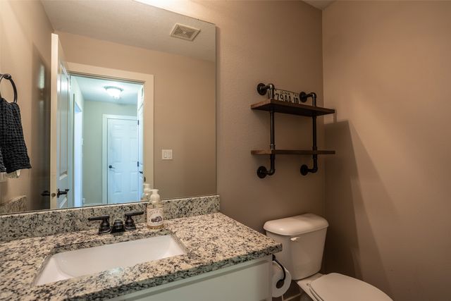 4705 E Merced Street, Des Moines, IA 50317