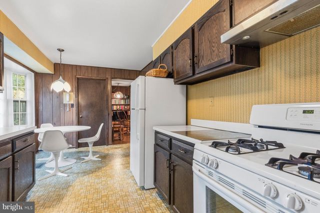 8402 MARGO RD, Lanham, MD 20706