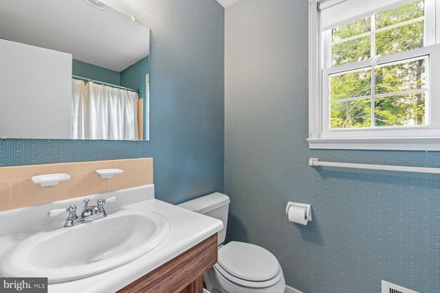 8402 MARGO RD, Lanham, MD 20706