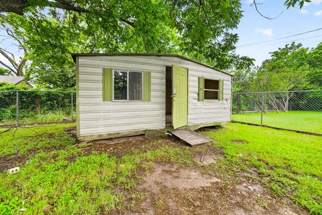 15131 Oakwood Lane, Balch Springs, TX 75180