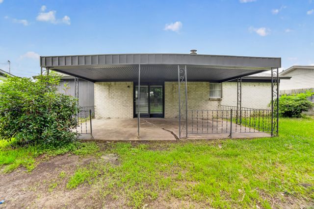 15131 Oakwood Lane, Balch Springs, TX 75180