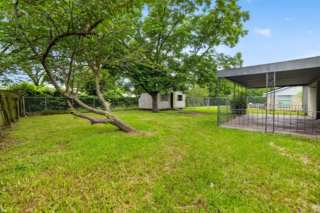 15131 Oakwood Lane, Balch Springs, TX 75180