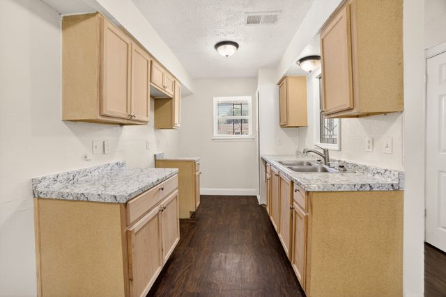 15131 Oakwood Lane, Balch Springs, TX 75180