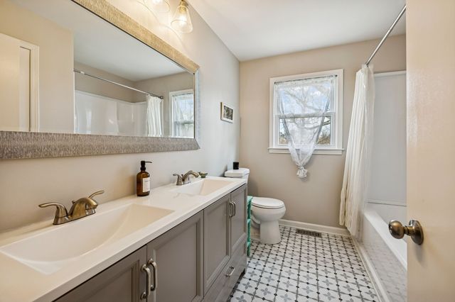 362 Green Harbor Rd, Old Hickory, TN 37138