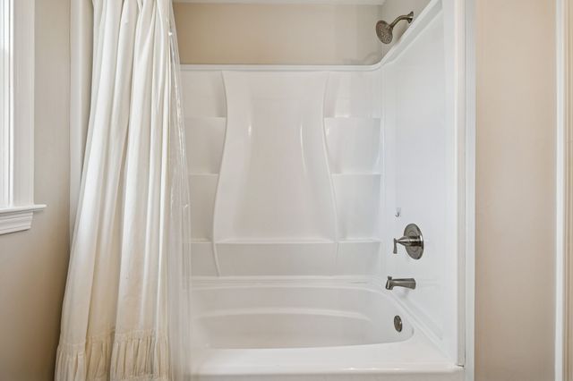 362 Green Harbor Rd, Old Hickory, TN 37138