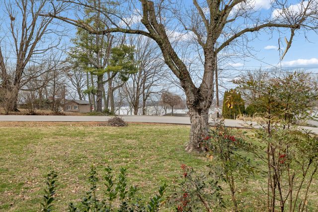 362 Green Harbor Rd, Old Hickory, TN 37138