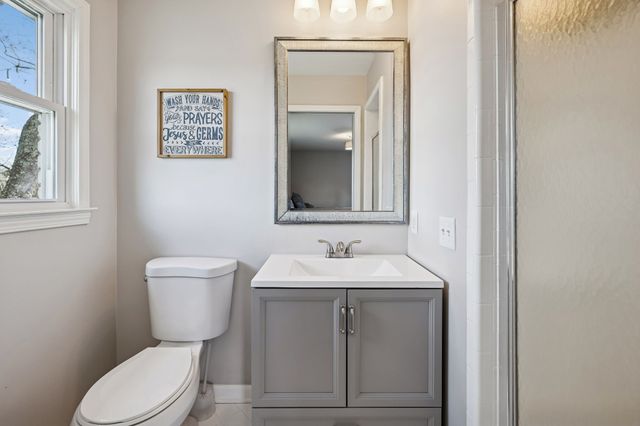 362 Green Harbor Rd, Old Hickory, TN 37138