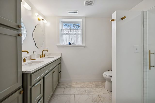 362 Green Harbor Rd, Old Hickory, TN 37138